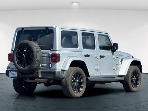 Used 2023 Jeep Wrangler Unlimited Sahara w/ Cold Weather Group AWD/4WD image 2
