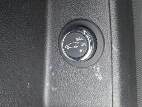 Used 2022 Chevrolet Traverse LT image 27