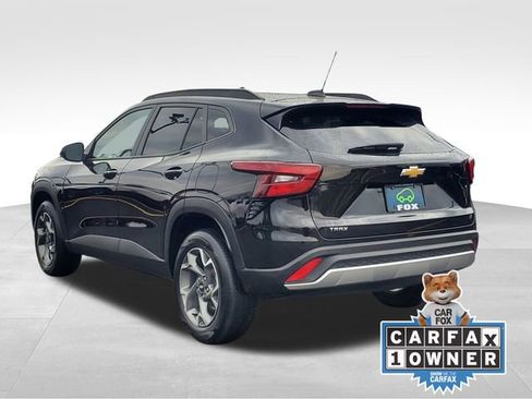 Certified 2025 Chevrolet Trax LT w/ Driver Confidence Package image 3