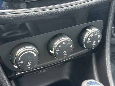 Used 2012 Chrysler 200 S image 23