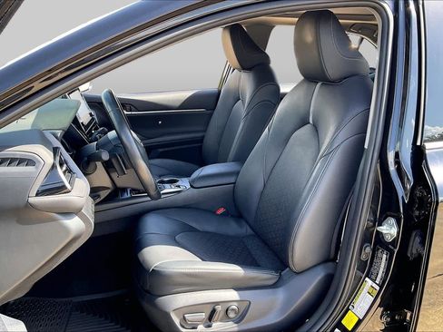 Used 2021 Toyota Camry XSE FWD image 8