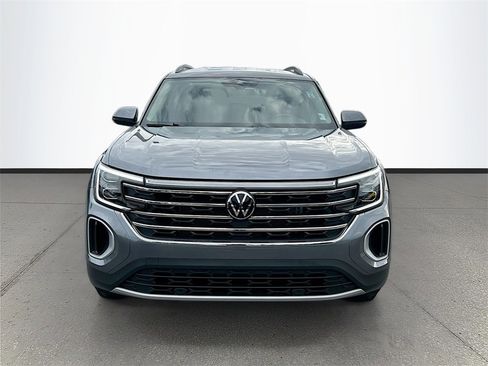 Used 2024 Volkswagen Atlas SE image 2