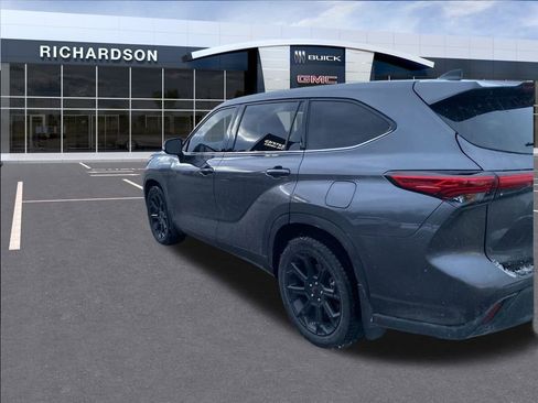 Used 2022 Toyota Highlander L image 13