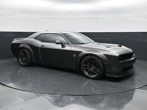 Used 2018 Dodge Challenger SRT Hellcat RWD image 3