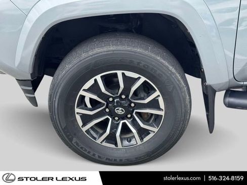 Used 2021 Toyota Tacoma TRD Sport w/ Technology Package AWD/4WD image 15