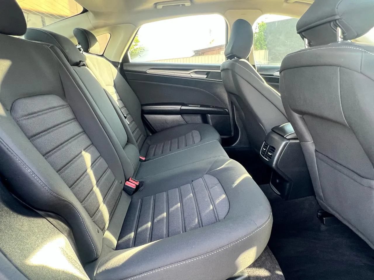 Used 2020 Ford Fusion SE FWD image 30