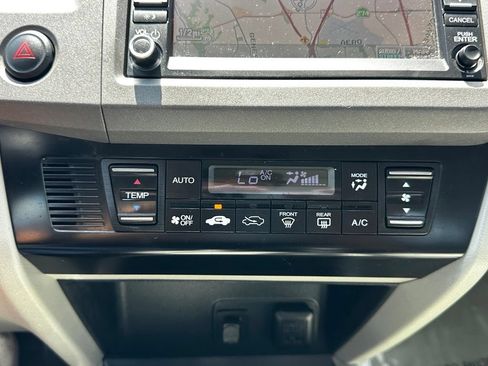 Used 2012 Honda Civic Hybrid Sedan image 28