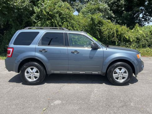 Used 2011 Ford Escape XLT w/ 202A Rapid Spec Order Code FWD image 2