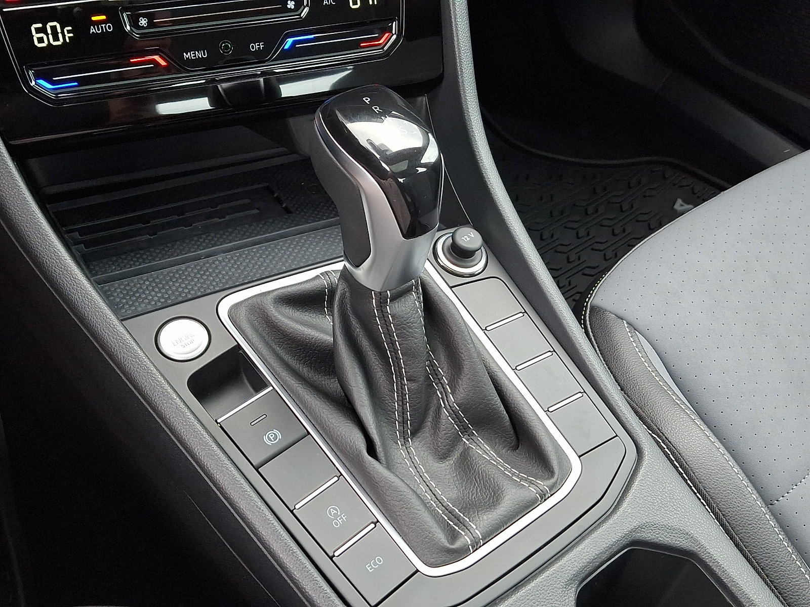 Used 2026 Volkswagen Jetta SE FWD image 18