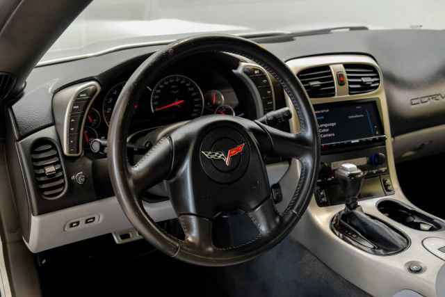 Used 2005 Chevrolet Corvette Coupe w/ Preferred Equipment Group RWD image 21