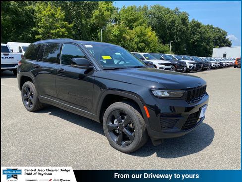 New 2025 Jeep Grand Cherokee Altitude image 1