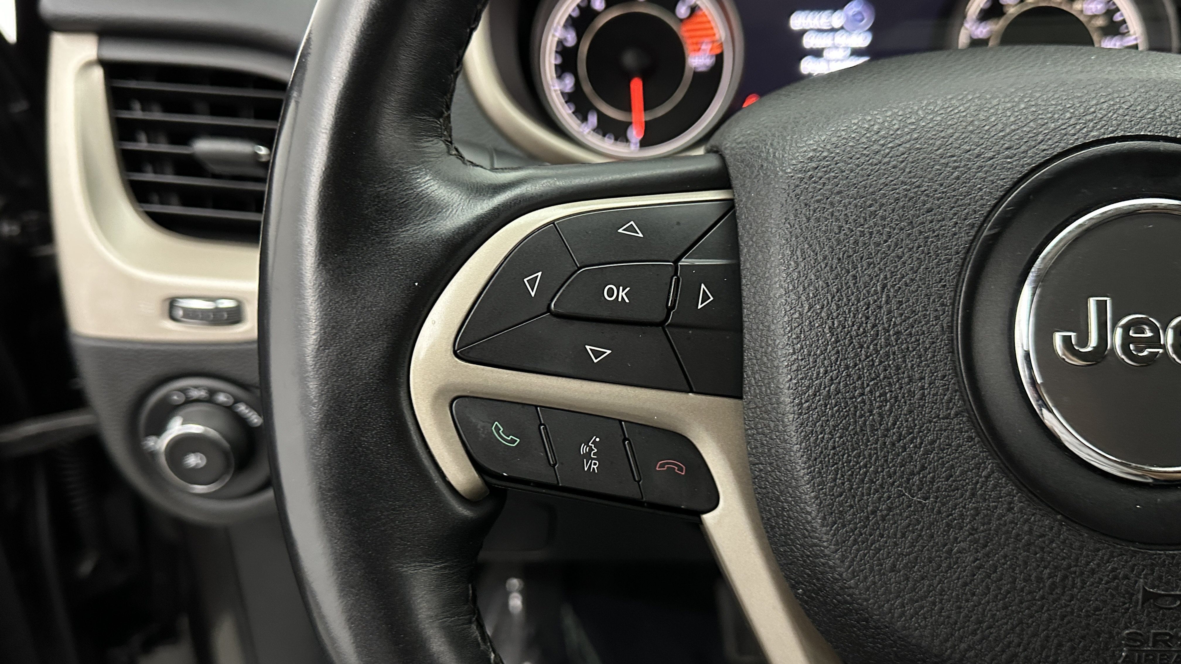 Used 2017 Jeep Cherokee Limited FWD image 24