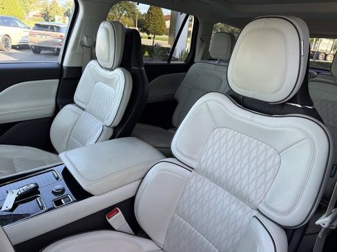 Certified 2024 Lincoln Aviator Black Label w/ Dynamic Handling Package AWD/4WD image 12