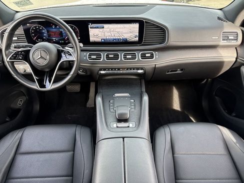 Used 2024 Mercedes-Benz GLS 450 4MATIC image 9