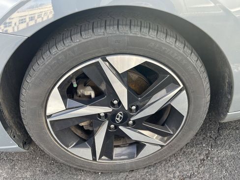 Used 2022 Hyundai Elantra Limited image 7