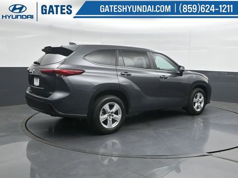 Used 2023 Toyota Highlander L FWD image 2