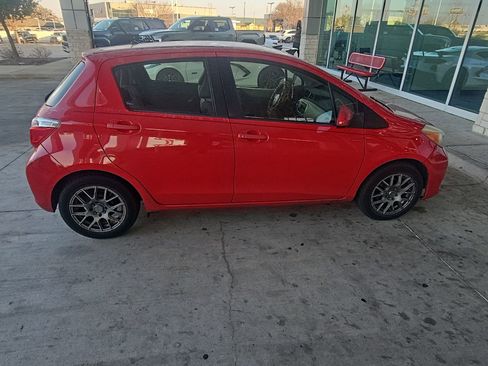 Used 2013 Toyota Yaris L image 11