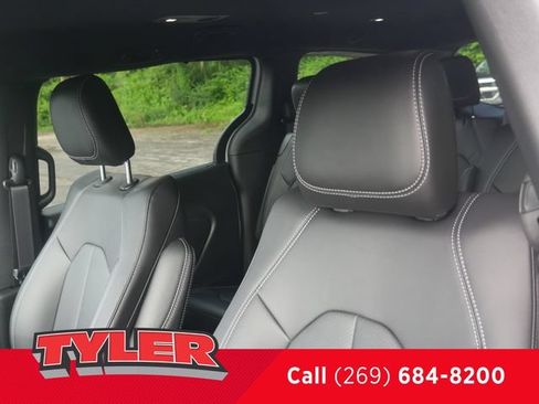 New 2027 Chrysler Pacifica Select FWD image 36