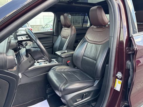 Used 2022 Ford Explorer Platinum w/ Equipment Group 601A AWD/4WD image 3