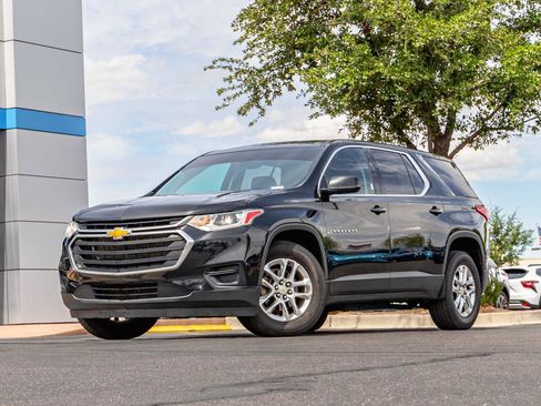 Used 2020 Chevrolet Traverse LS image 1