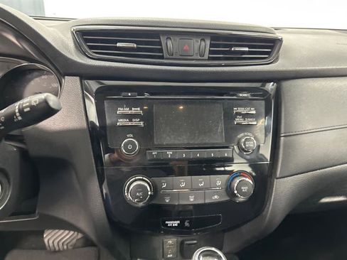 Used 2017 Nissan Rogue S image 17