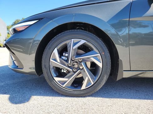 New 2026 Hyundai Elantra Limited image 32