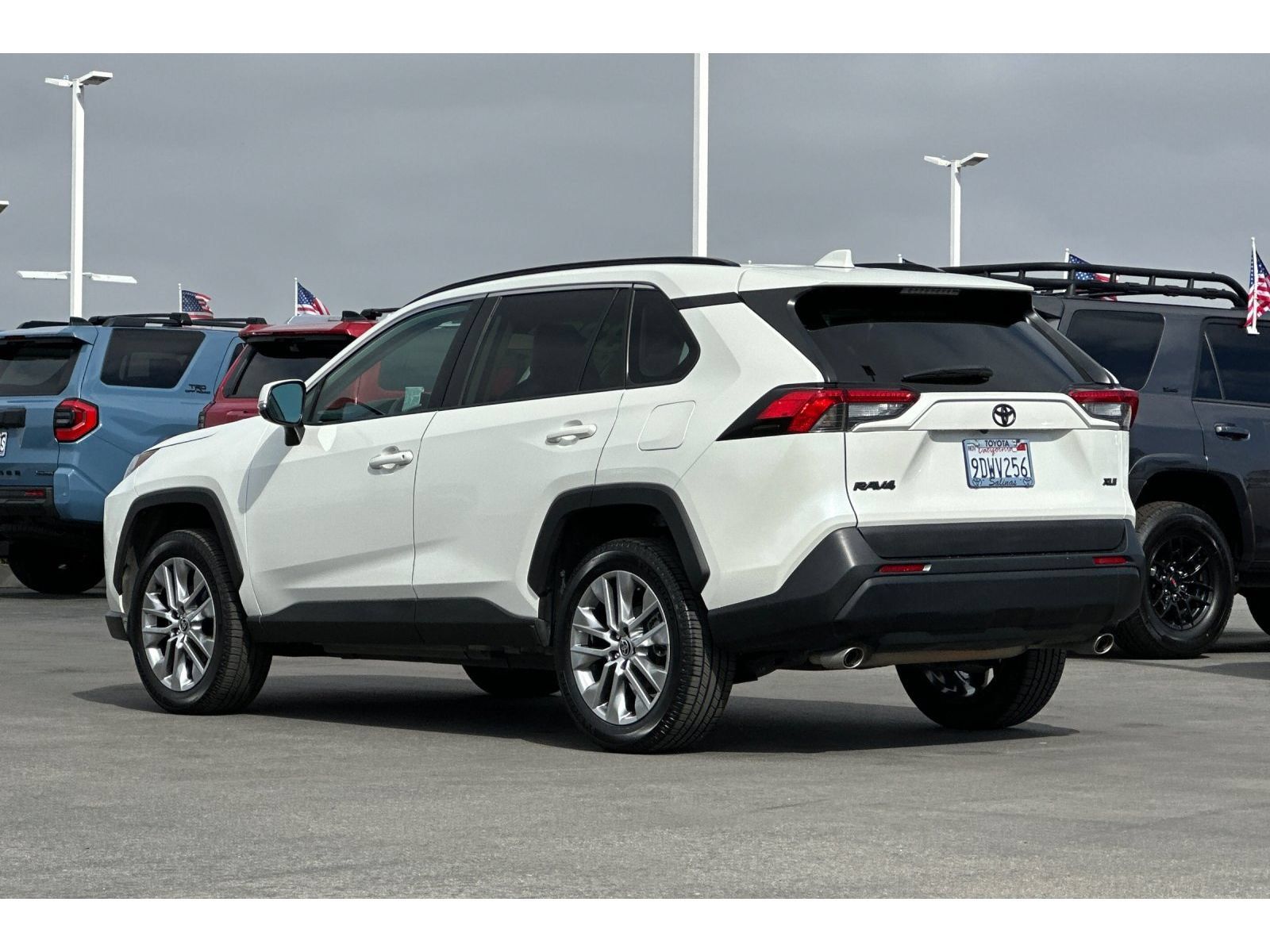 Used 2022 Toyota RAV4 XLE Premium FWD image 6