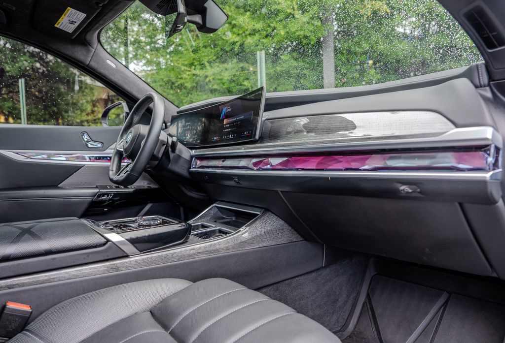 Used 2023 BMW i7 xDrive60 AWD/4WD image 22