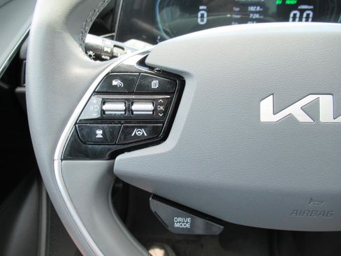 Used 2025 Kia Niro EX Touring FWD image 27