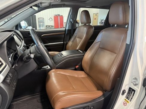 Used 2019 Toyota Highlander Limited image 11