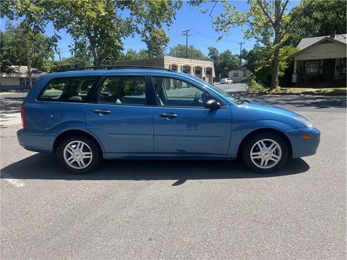 Used 2000 Ford Focus SE FWD image 8