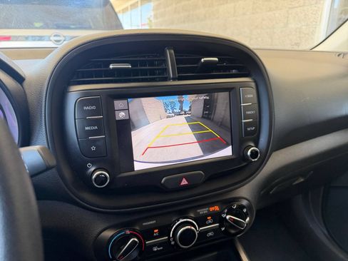 Used 2025 Kia Soul LX w/ LX Technology Package FWD image 22