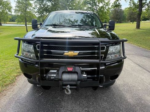 Used 2012 Chevrolet Suburban 2500 LS w/ Convenience Package 1 AWD/4WD image 2