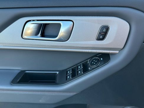 New 2026 Ford Explorer Active image 10