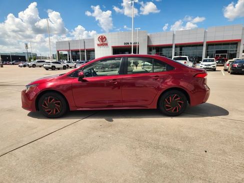 Used 2022 Toyota Corolla LE FWD image 4
