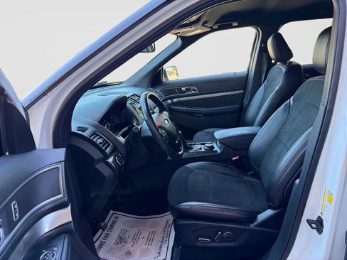 Used 2018 Ford Explorer XLT w/ Equipment Group 202A AWD/4WD image 12