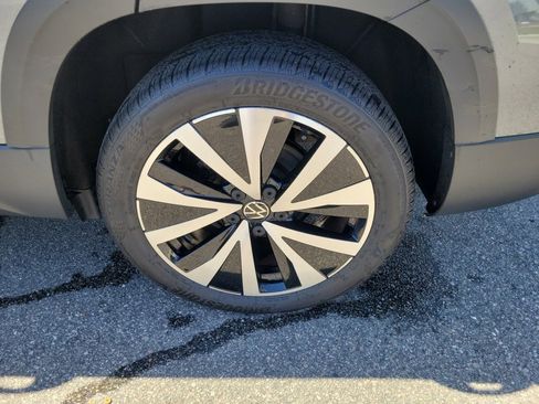 Certified 2022 Volkswagen Taos SE image 29