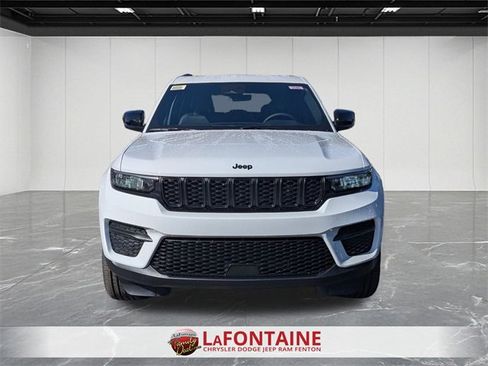 New 2025 Jeep Grand Cherokee Altitude image 8