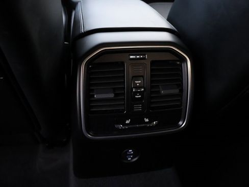 Used 2024 Porsche Macan GTS image 22