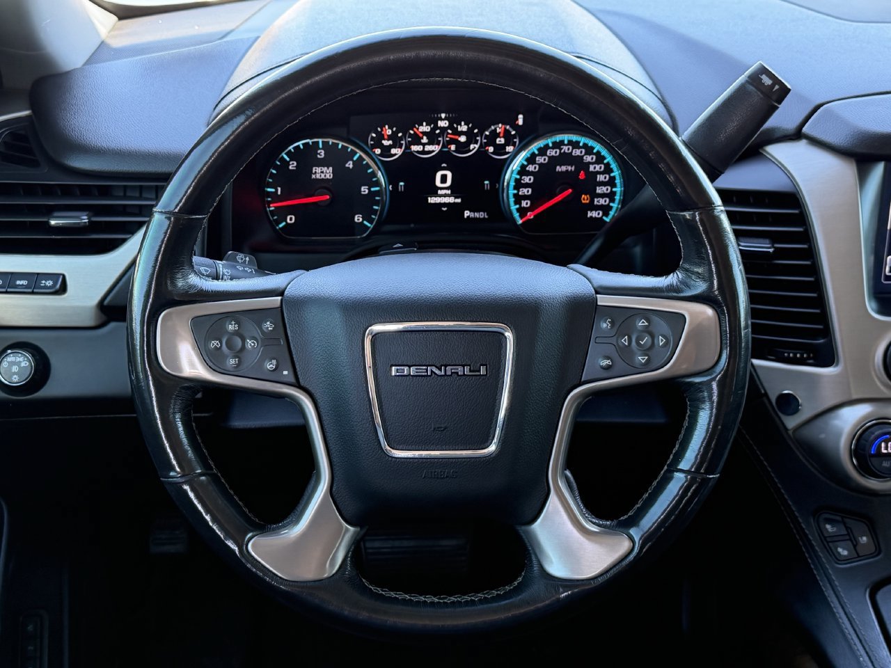 Used 2018 GMC Yukon Denali w/ Denali Ultimate Package RWD image 12