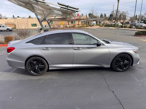 Used 2022 Honda Accord Sport image 7