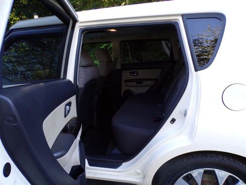 Used 2012 Kia Soul ! FWD image 16