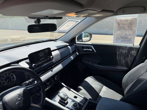 Used 2024 Mitsubishi Outlander ES FWD image 11