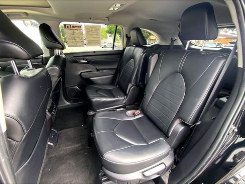 Used 2023 Toyota Highlander XLE AWD/4WD image 31
