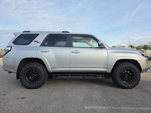 Used 2018 Toyota 4Runner TRD Off-Road Premium image 9
