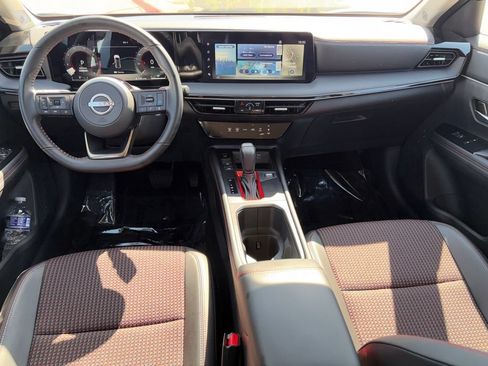 Used 2025 Nissan Kicks SR FWD image 21