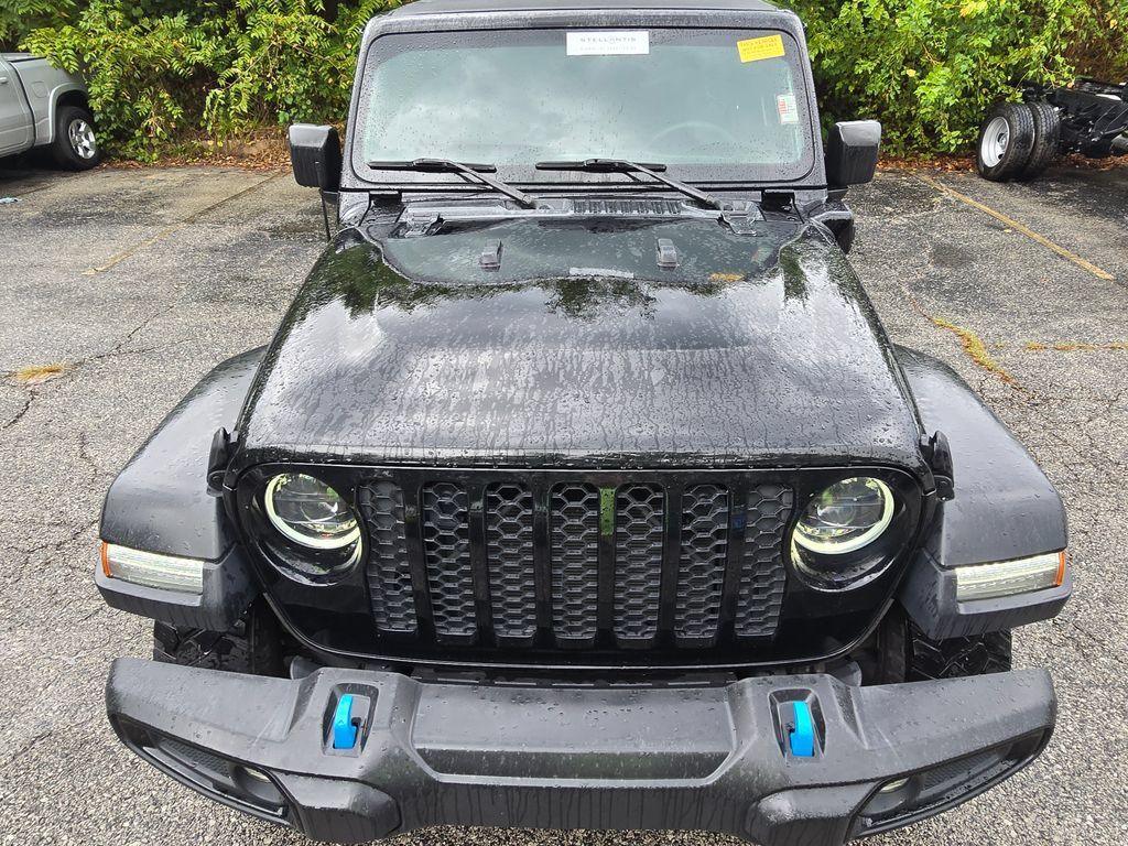 Used 2023 Jeep Wrangler Unlimited w/ Sun & Screen Package AWD/4WD image 16