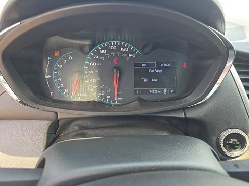 Used 2019 Chevrolet Trax LT w/ LT Convenience Package FWD image 10