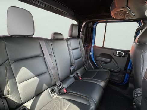 New 2025 Jeep Gladiator Sport image 22