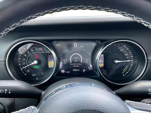 Used 2022 Jeep Wrangler Unlimited Sahara AWD/4WD image 15